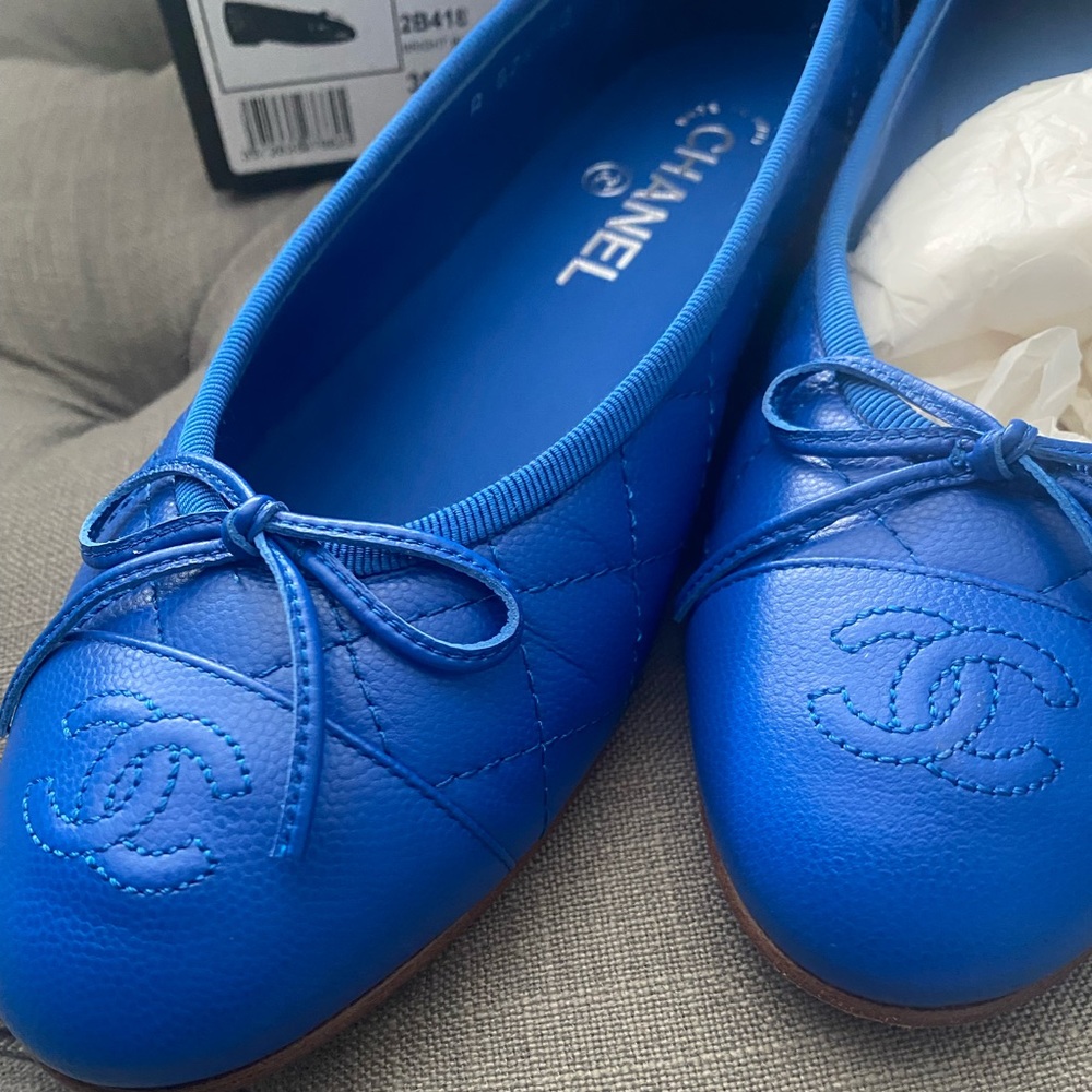 CHANEL bright blue flats size 38